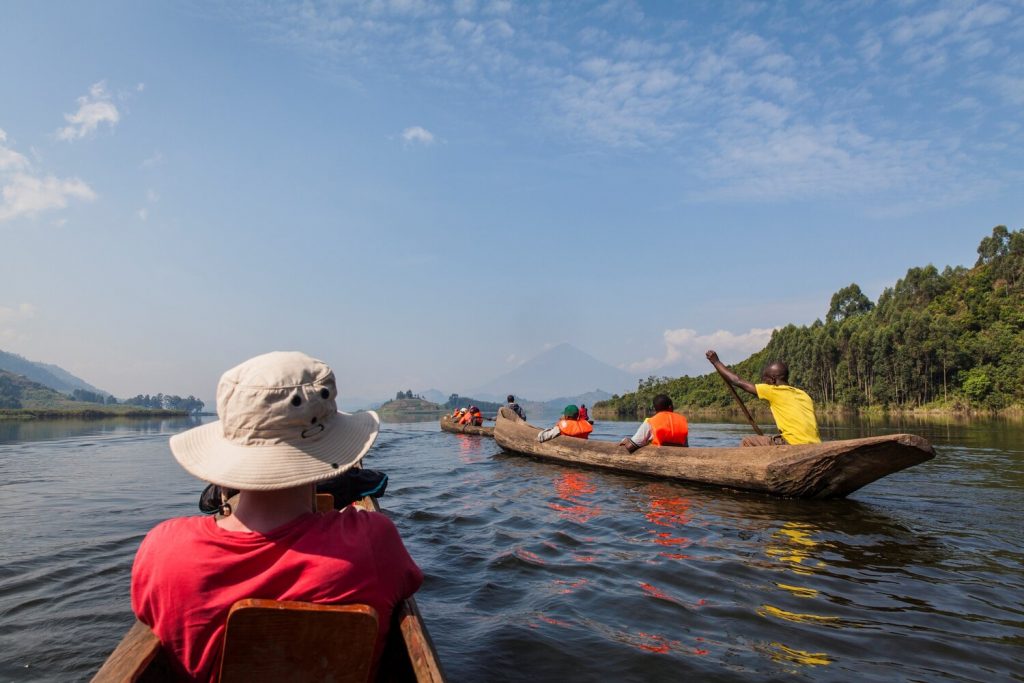 Canoeing at Lake Mutanda. Credit: Lake Mutanda Resort